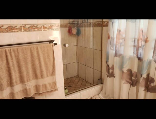 4 BEDROOM HOUSE FOR SALE IN ALBEMARLE EXT 2